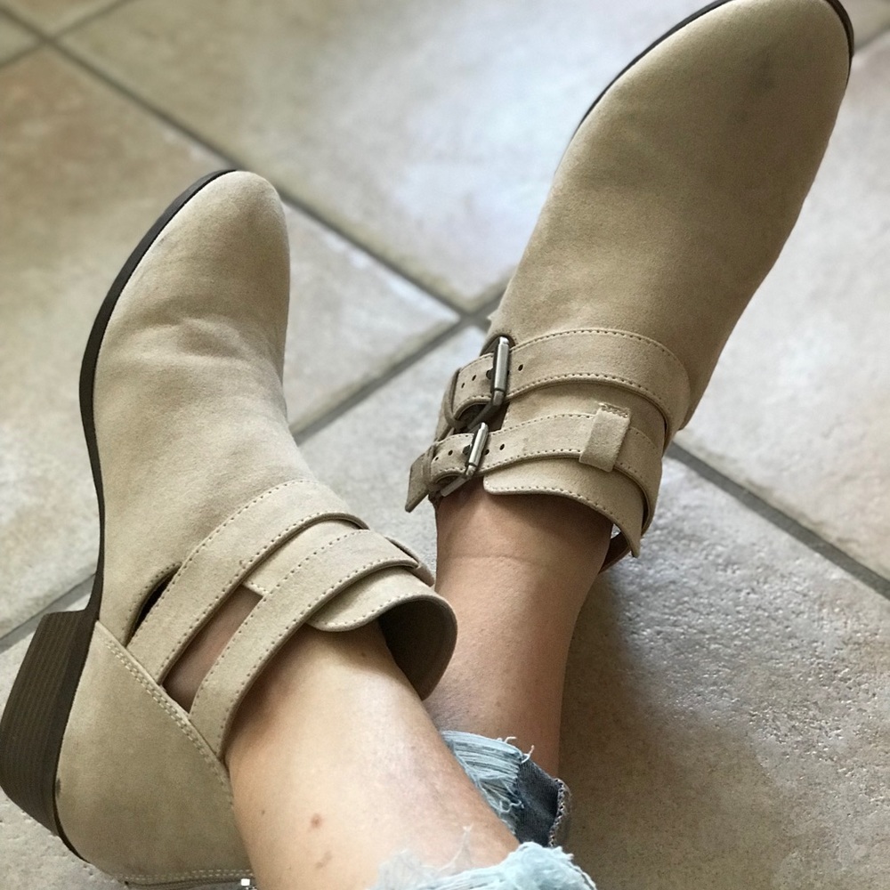 NEUTRAL ANKLE BOOTS
